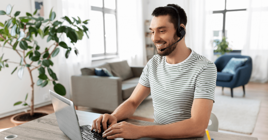 virtual assistant working on project management tools